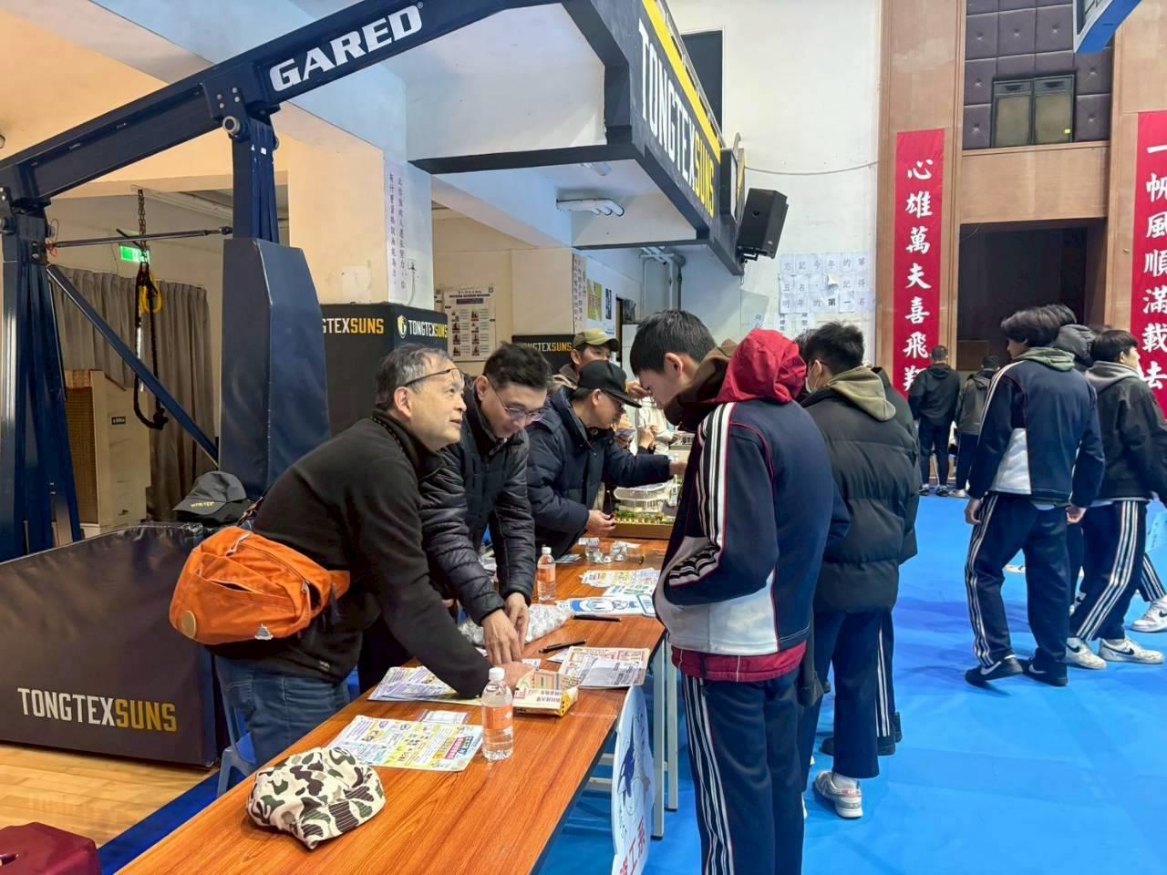 2026.01.21東泰高中高三宣導活動 (37)