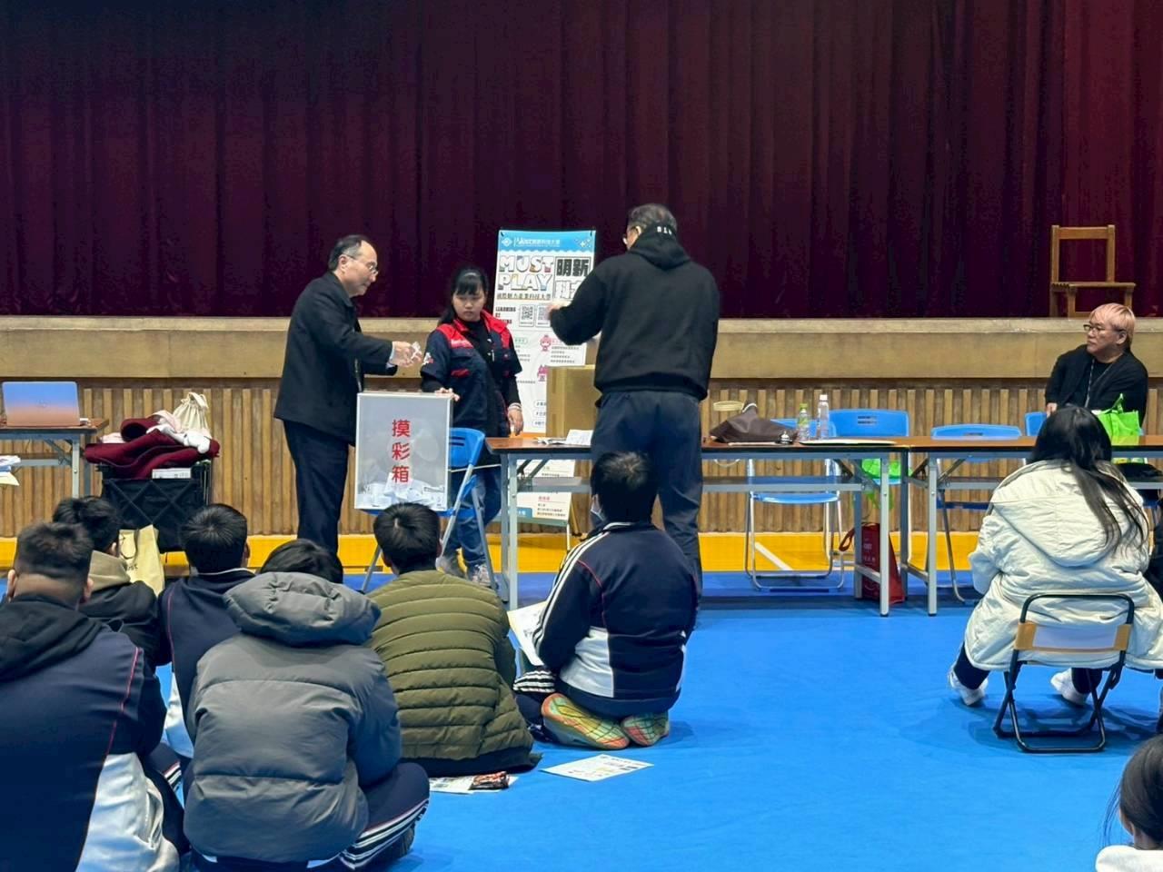 2026.01.21東泰高中高三宣導活動 (99)