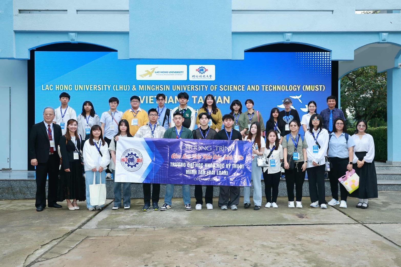 82275535-233C-4DF4-87F2-C74E2814B691