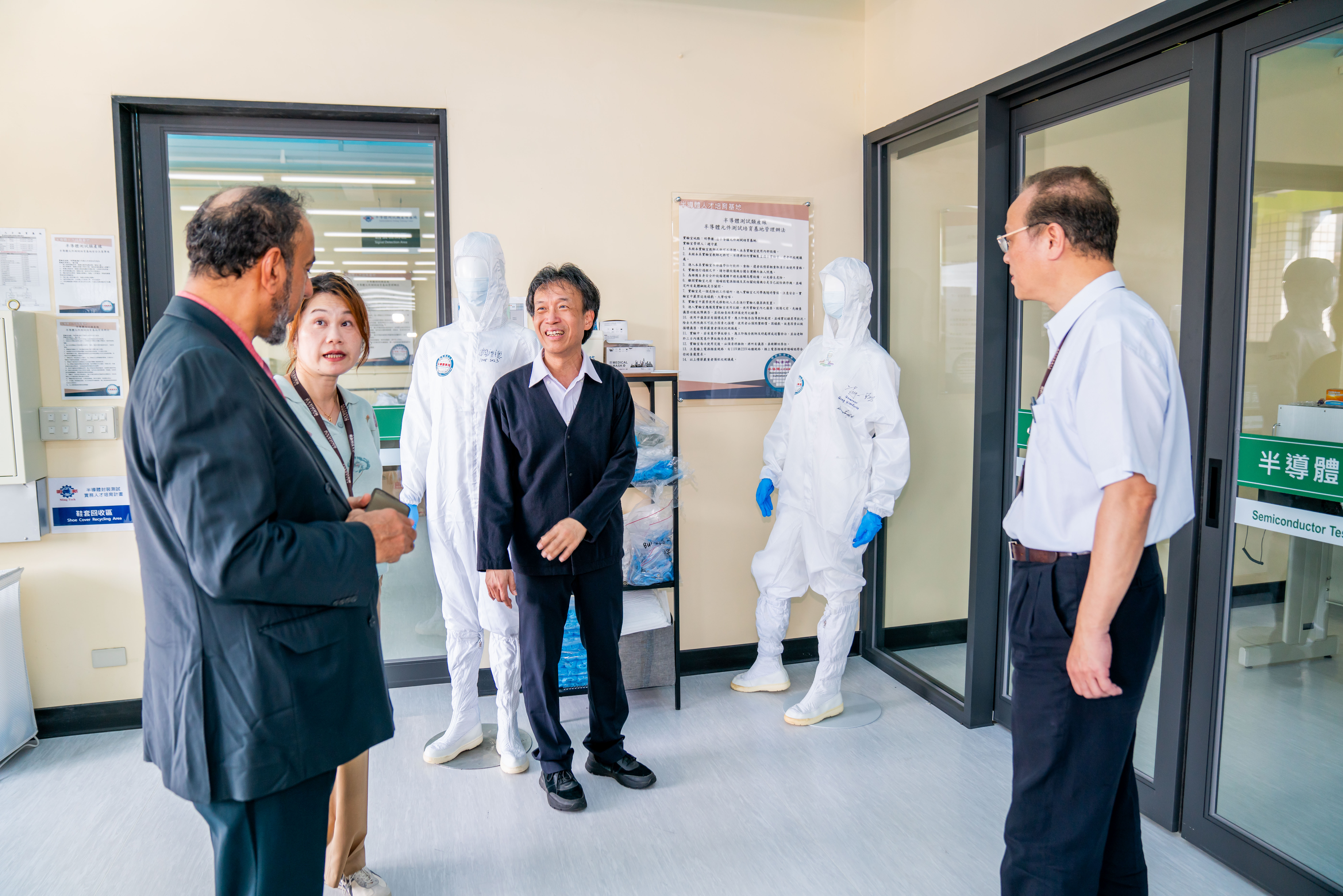 歡迎阿曼尼日瓦大學校長來訪校園交流