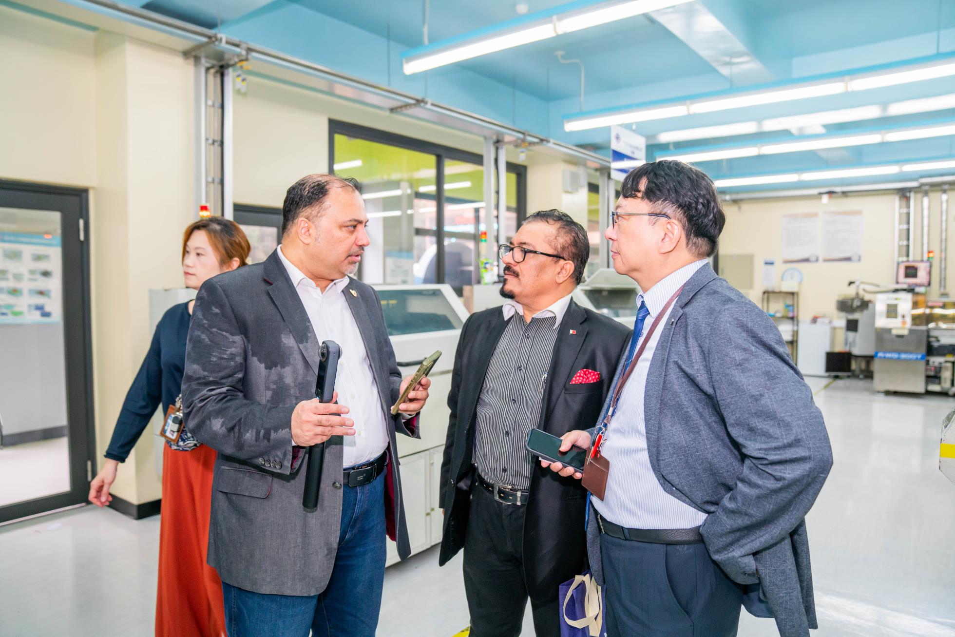 巴林企業代表團蒞校參訪